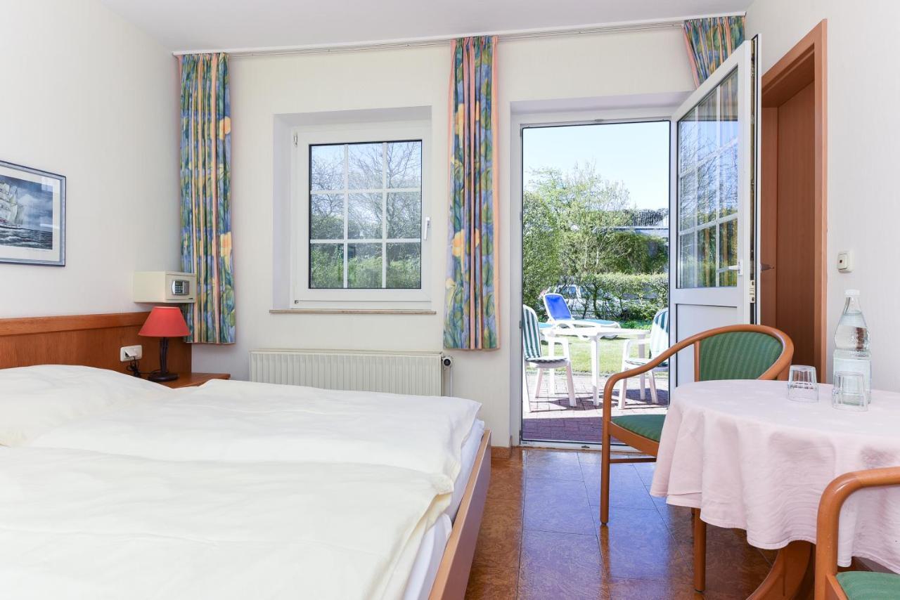 Hotel-Pension Stoertebeker Bensersiel Bagian luar foto